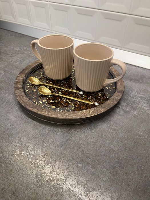 Ste tavă de servire din lemn cu rășină