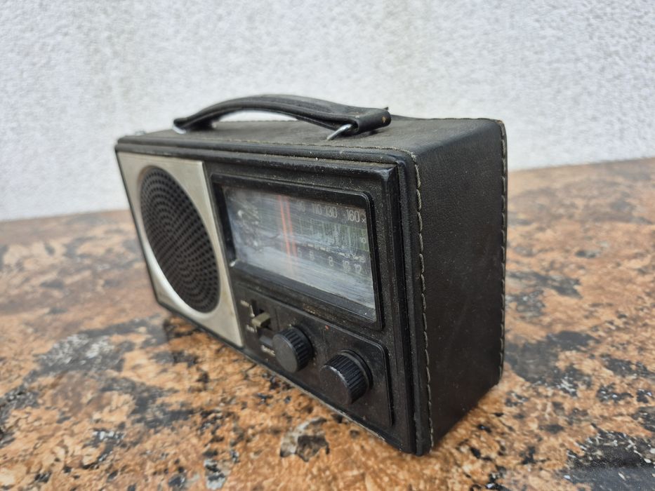 Vând Radio portabil marca Sanyo model cu miner functional