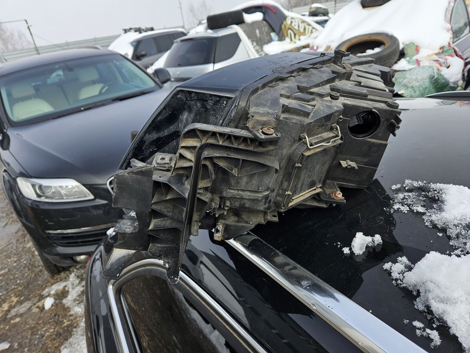 Десен фар за Audi Q5 2010god