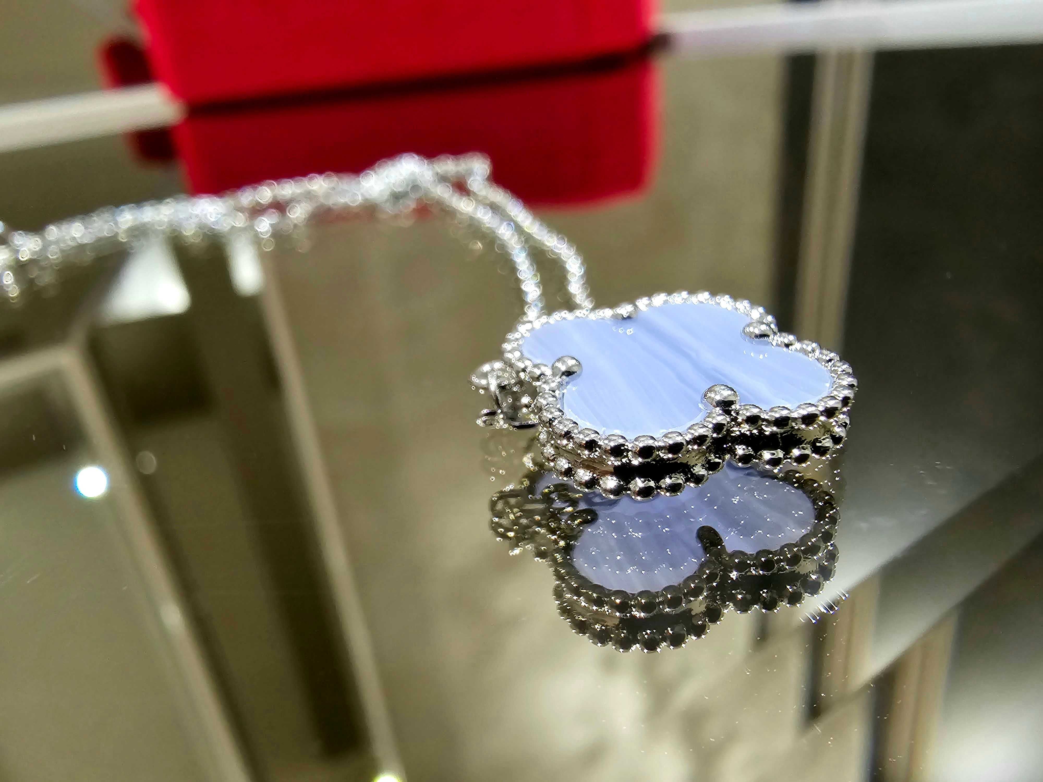 Van Cleef & Arpels VCA Silver Chalcedony Alhambra Clover Дамско Колие