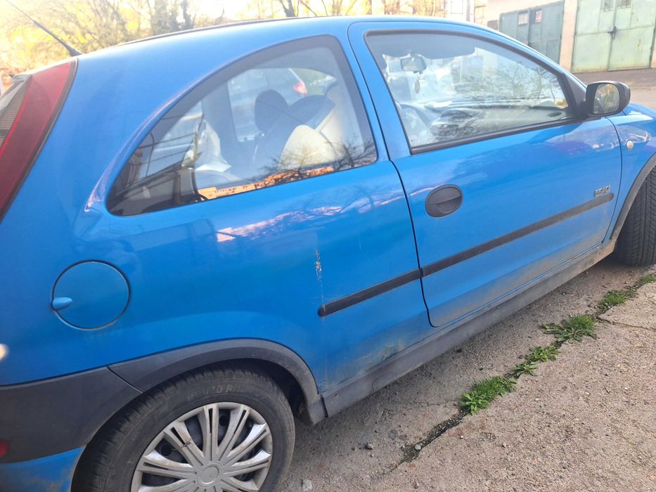 Vind opel corsa  1.2 16 v pt piese functional.