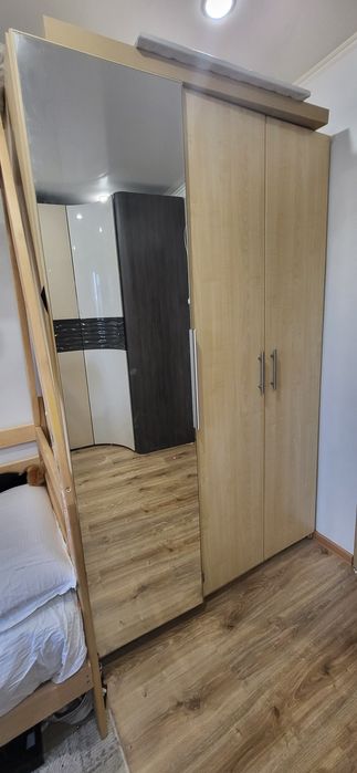 Продам шкаф плательный, с поками, с зеркалом