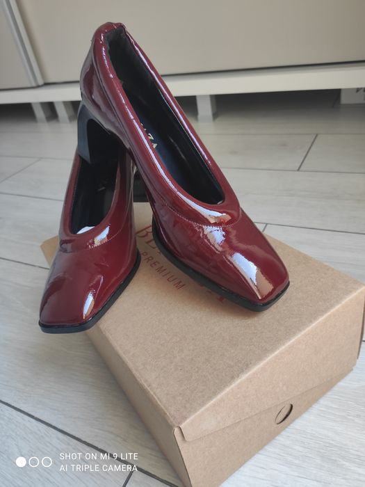 Pantofi de lac cu vârf pătrat