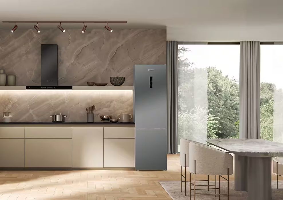 Нов инверторен хладилник с фризер Bauknecht Total No Frost 204 см