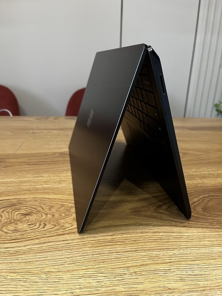 Microsoft Surface Laptop 5 i5-1245u 8gb 256 SSD