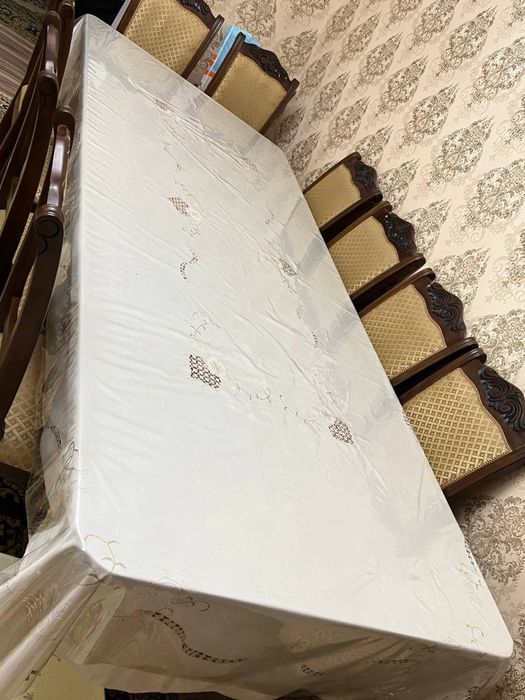 Продается стол и стулья