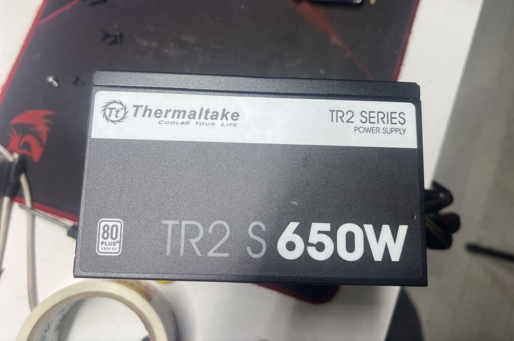 Блок питания 650W Thermaltake TR2 S 650W в отличном состоянии