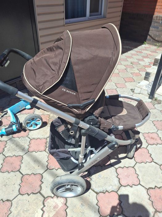 Коляска cobra коричневого цвета