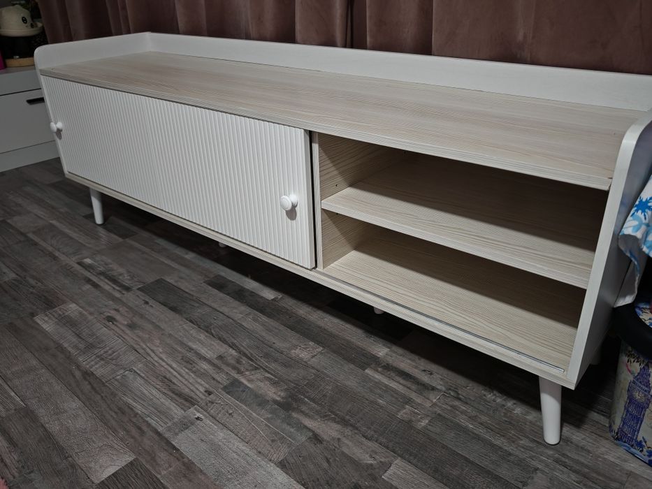 Comoda Tv cu două uși și două sertare
