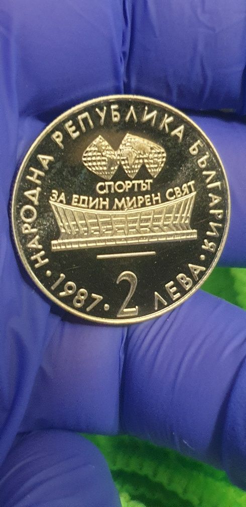 Продавам  български юбилейни  монети  в UNC състояние