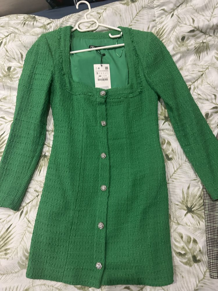 Страхотна рокля ZARA букле
