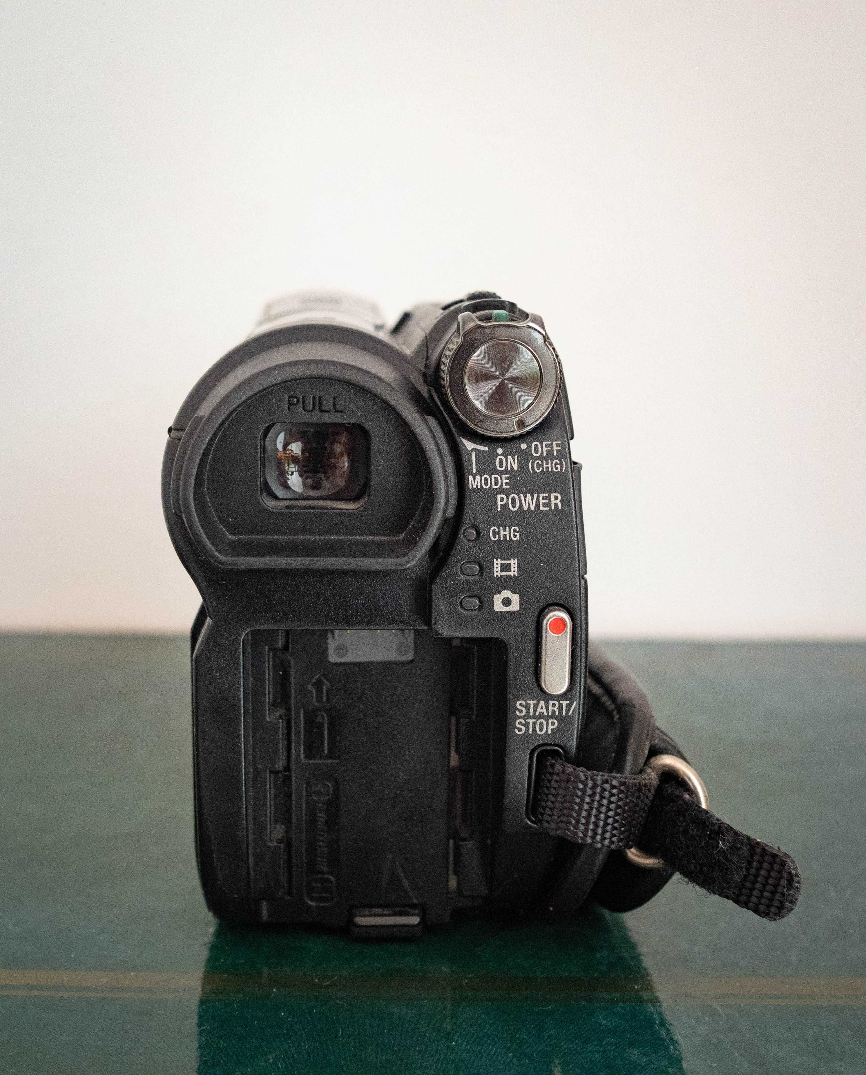 Camera Video Sony Handycam DCR-DVD310E Camcorder / Carl Zeiss