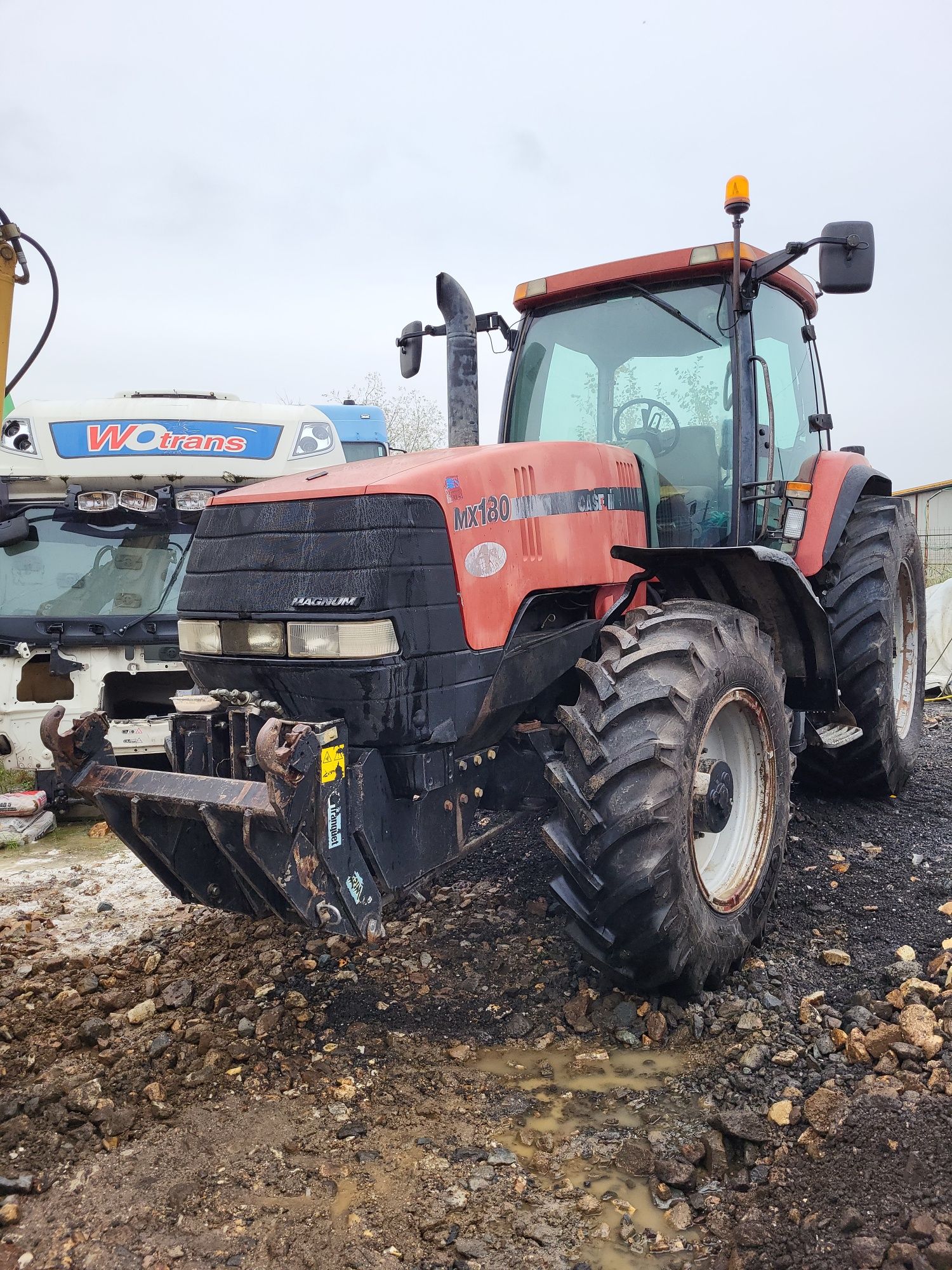 Vând tractor marca Case 3, MX 180