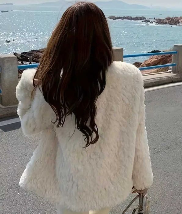 Пухено дамско бяло палто/сако ново М