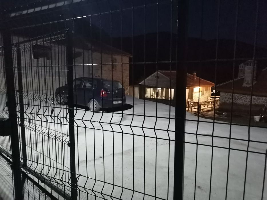 Продавам  три къщи в Сини връх - Чотрова  махала