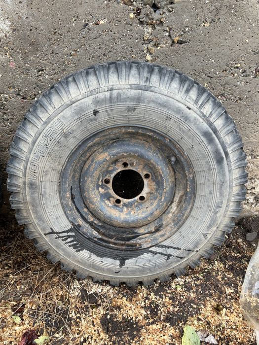 Гуми за УАЗ в много добро състояние
