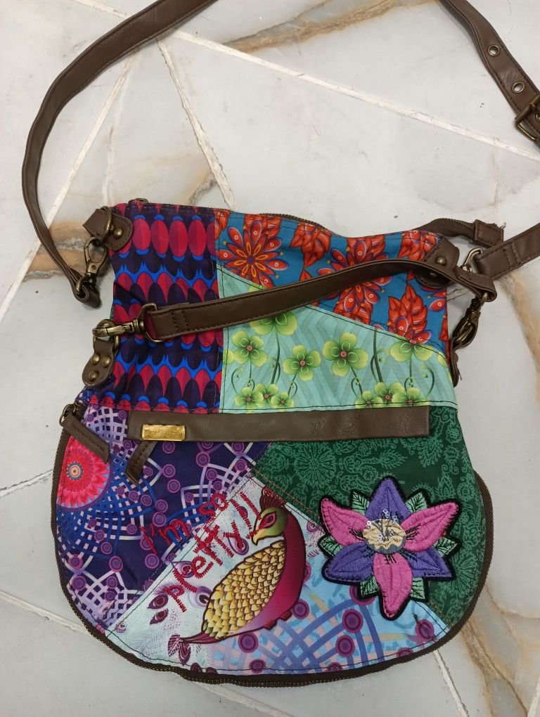 Desigual чантичка - 27 лв