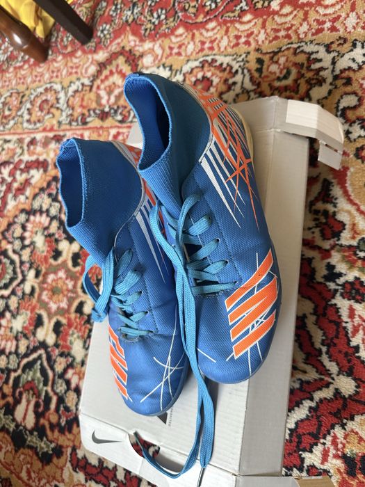 Сороконожка обувь для спорта футбол 40 размер