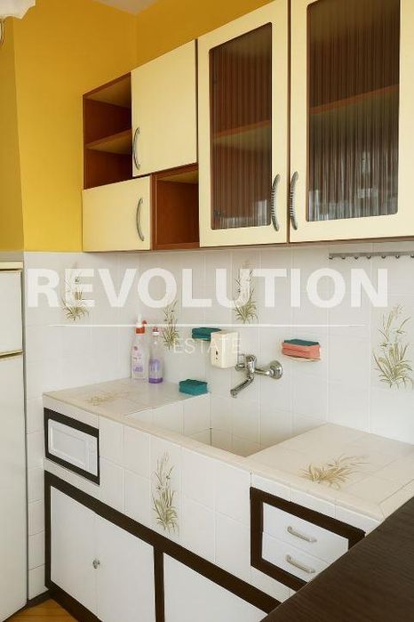 Дава се под наем Двустаен апартамент в Варна, Левски - 76 кв.м за 425 € - Снимка #1