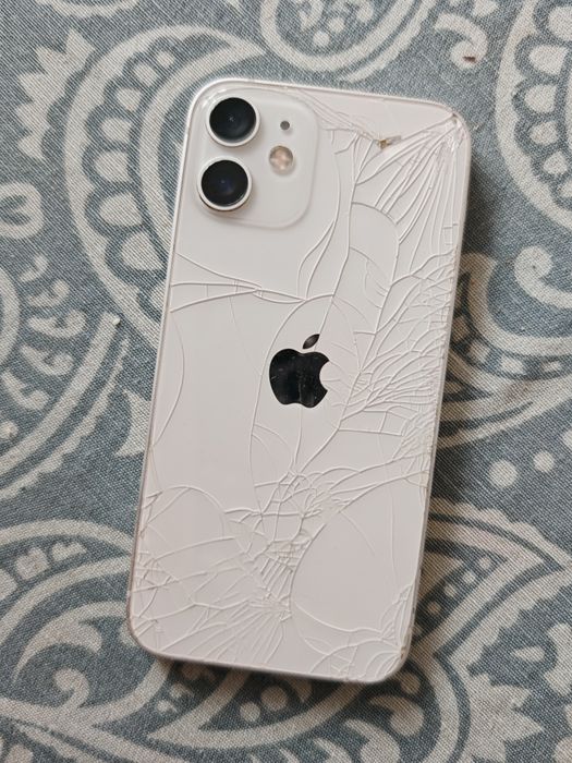 iPhone 12 mini отключен iCloud