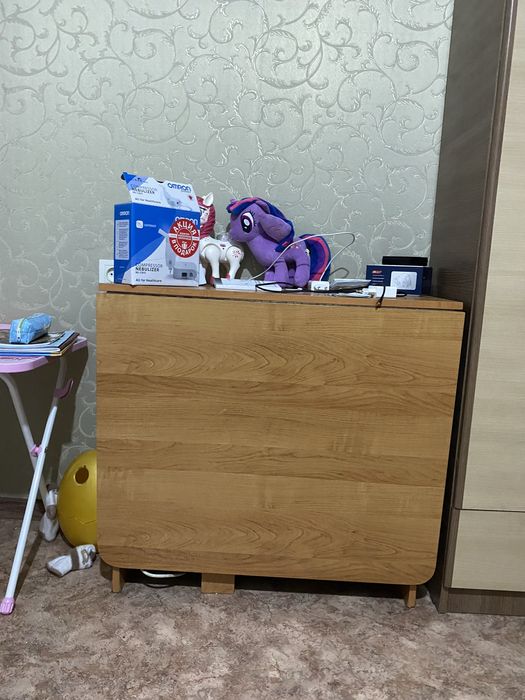 Продается стол книжка