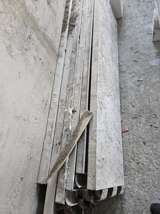 Vand Podine metalice schela.