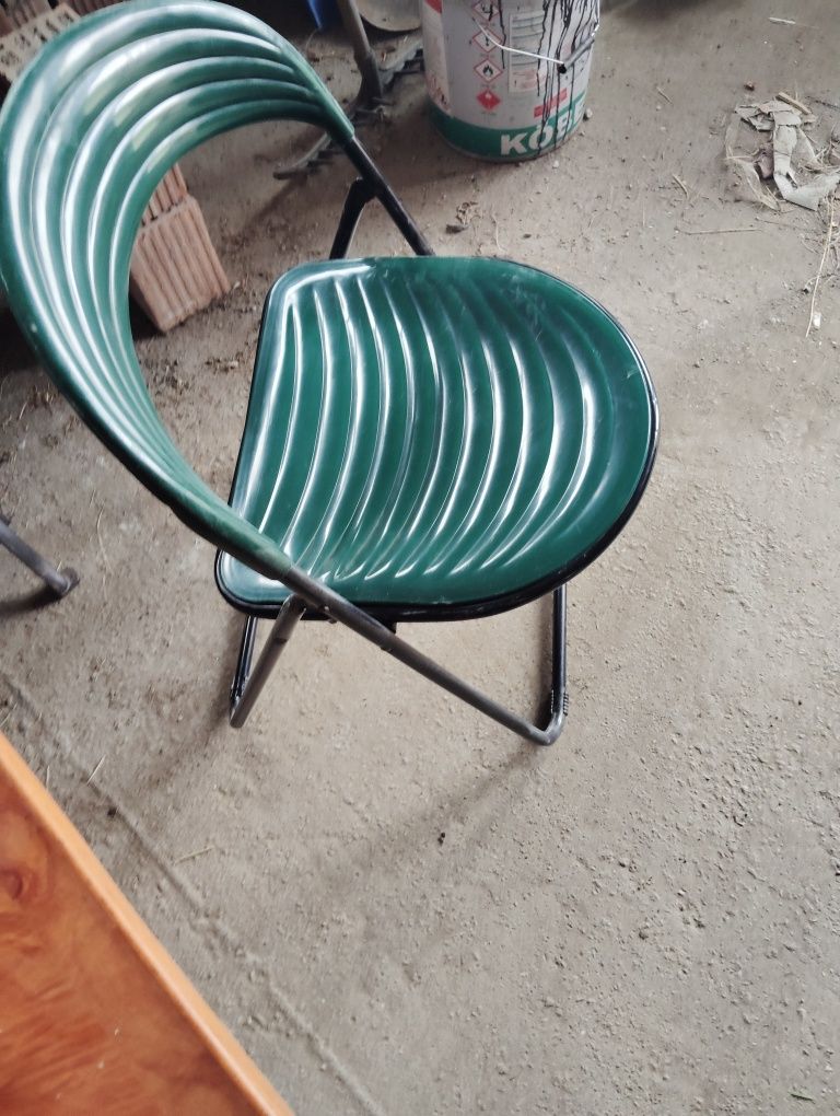Masă și scaune pliabila