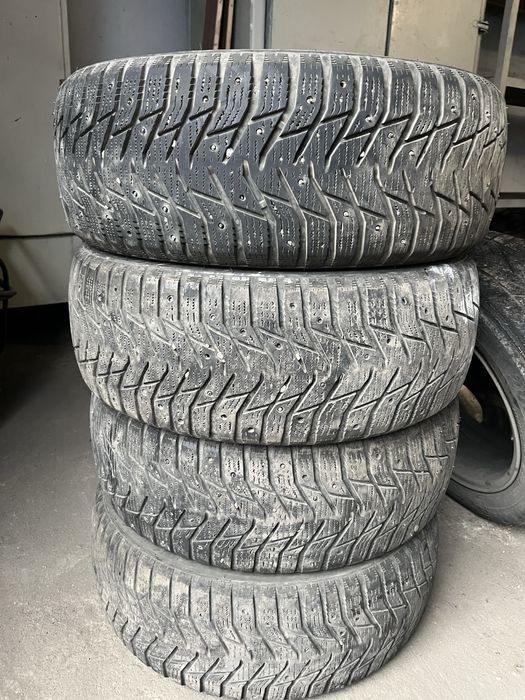 Шина зимняя шипованная