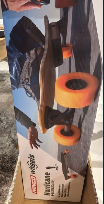 Skateboard electric cu telecomanda și încărcător nou in cutie