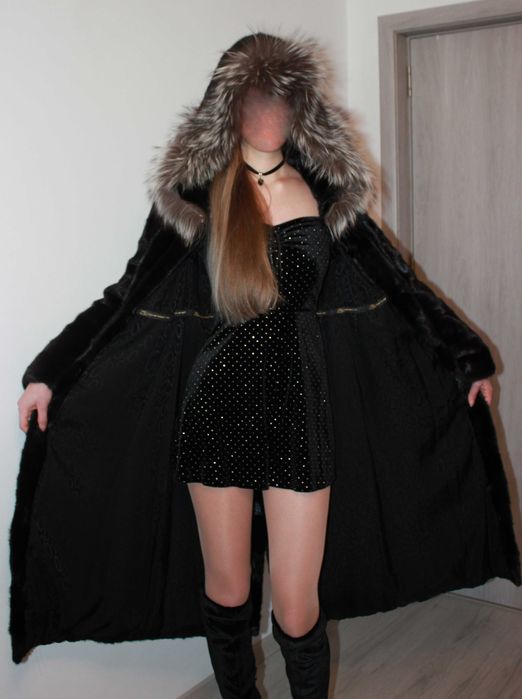Haina lunga neagra din blana de vizon, cu guler de vulpe argintie