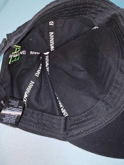 Нова мъжка шапка Armani