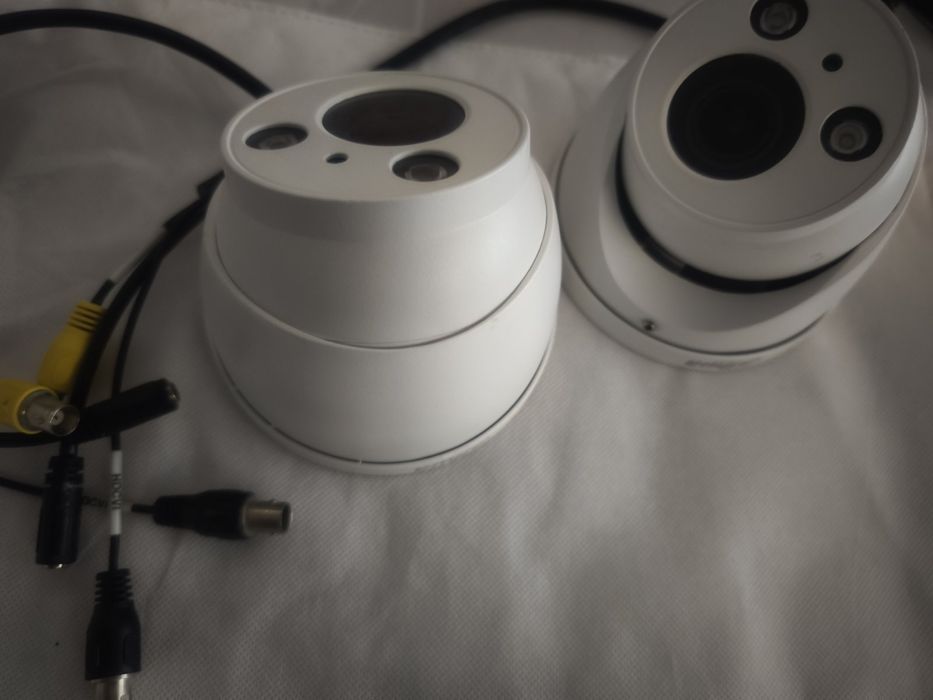 Продавам два броя камери dahua