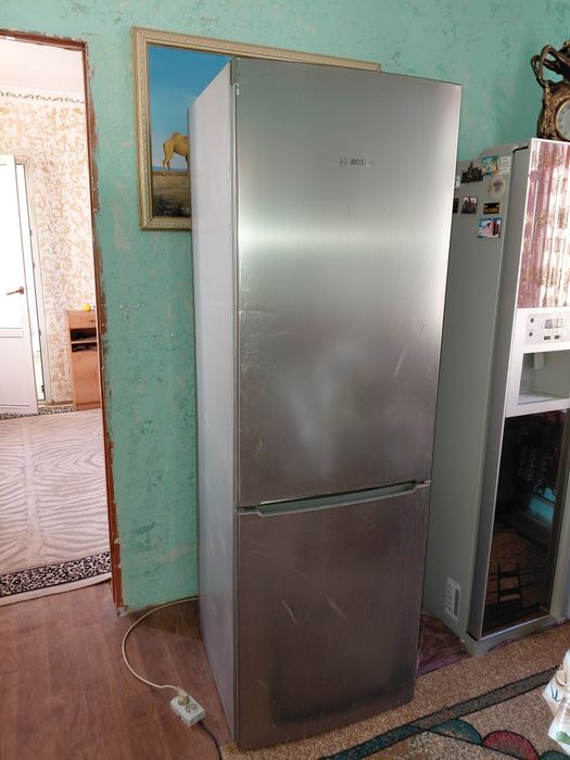 Холодилник бош отлично работаеть