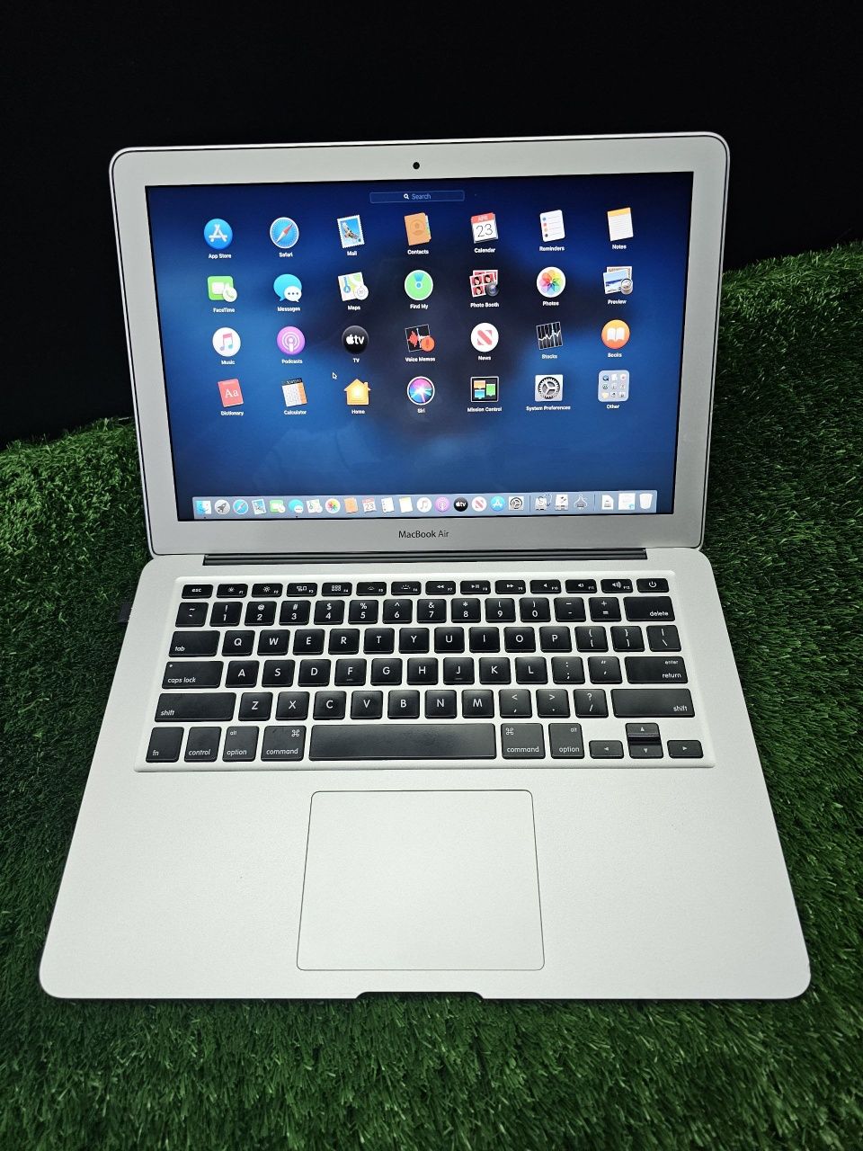 Yigitlar va qizlarning orzusi MACBOOK i5 larga AKSIYA!