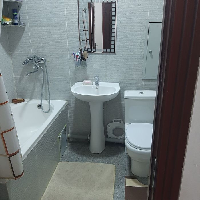 Srochna 2 xonali uy sotiladi yangihayot sergili