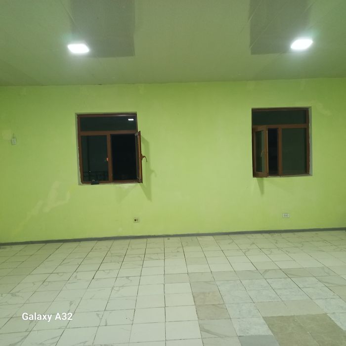 Дукон сотилади . 2 этаж