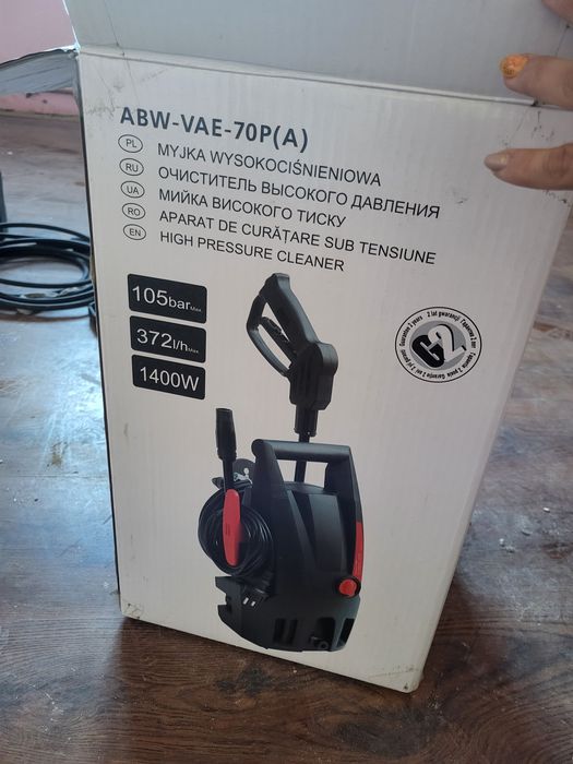 Aparat de curãțare sub tensiune