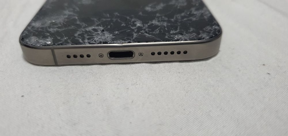 Iphone 15 pro max defect