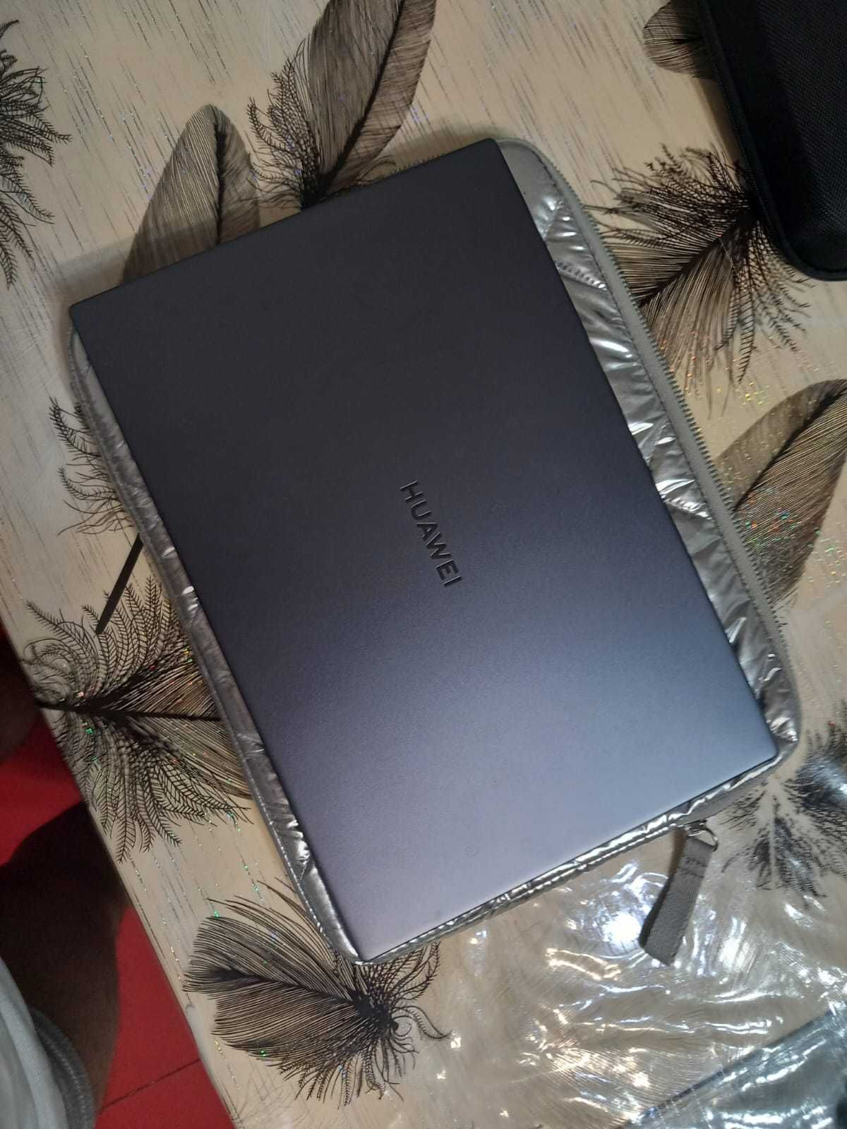 Vând laptop  Huawei   2000 de lei pt mai multe detali la Telf