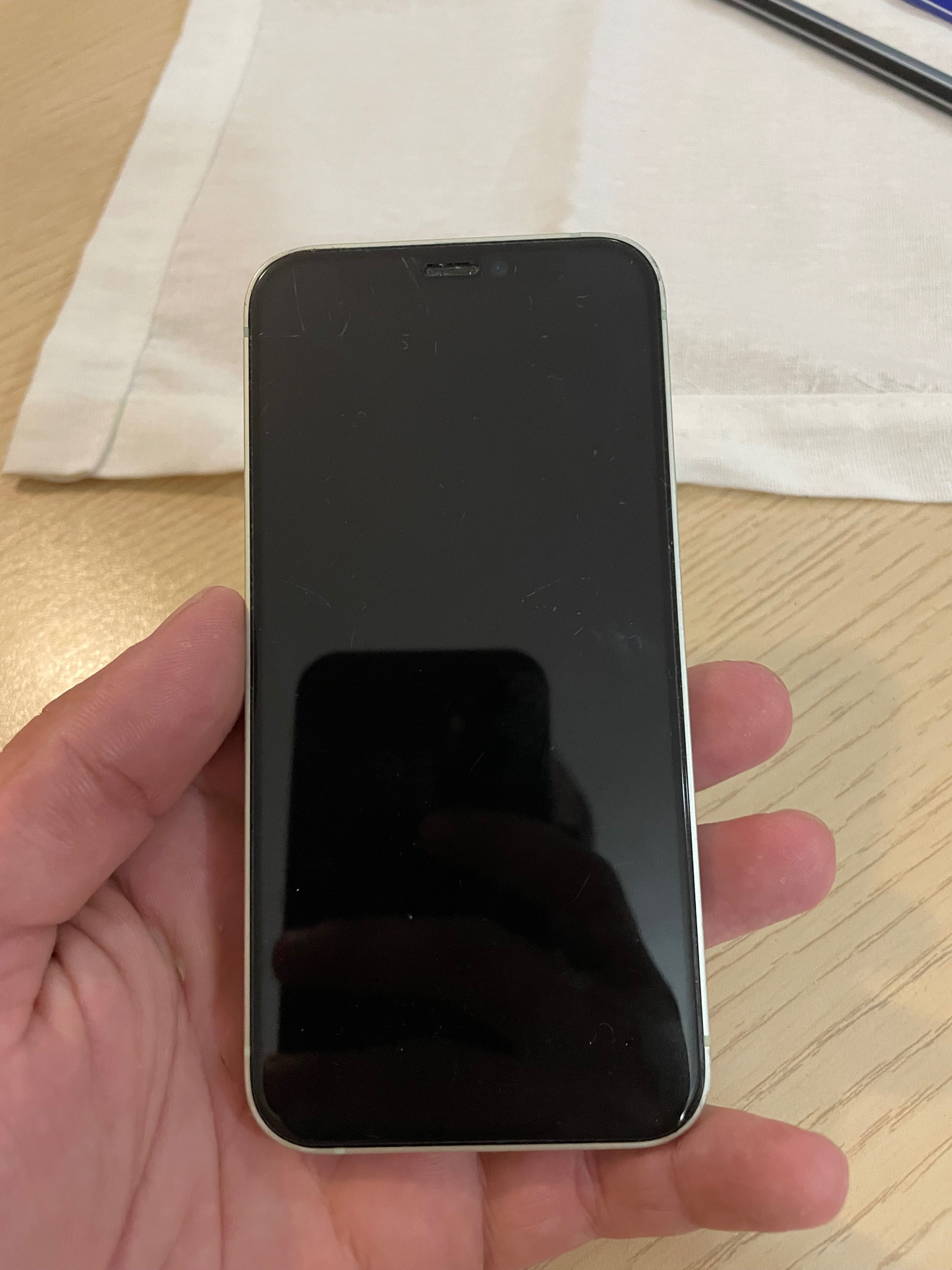 продавам iphone 12mini
