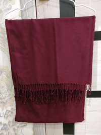 2 одинаковые шарфы бордовый и чёрный. 2 ta sharf qora va bardoviy