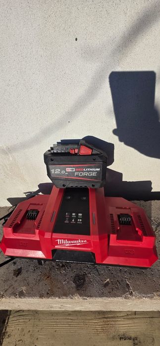 Încărcător super charger milwaukee și baterie 12 ah forge