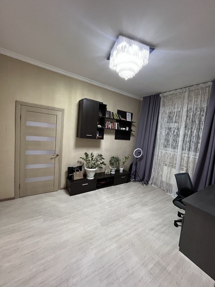 Продам 4х комн. дом с мебелью в центре, р/н обл больницы.