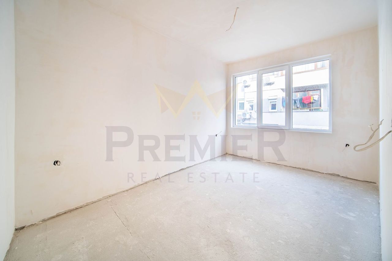 Продава се Тристаен апартамент в Варна, Център - 104 кв.м за 1347 €/кв.м - Снимка #3