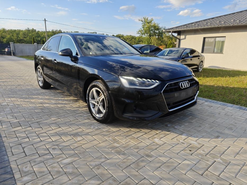 Audi A4 avariat ușor fata