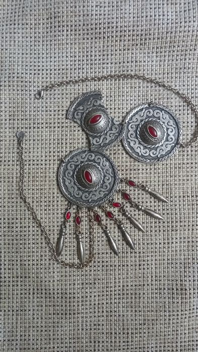 Этническое украшение колье - винтаж, ручная работа,красные кабошоны
