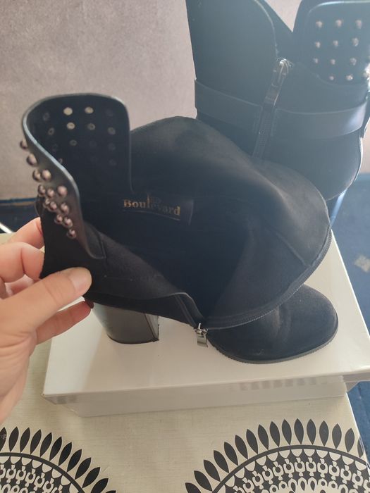 Женские полусапожки.