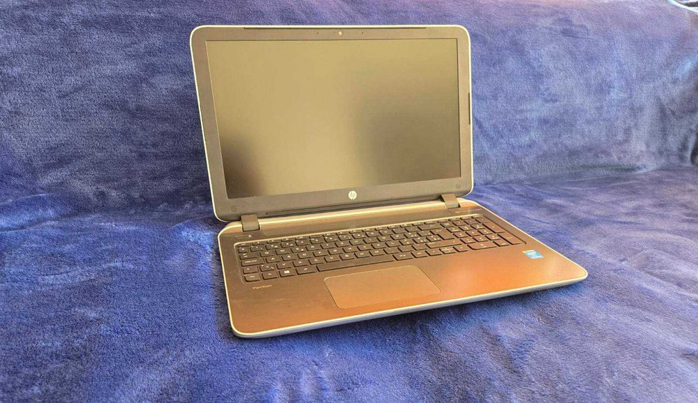 Лаптоп HP Pavilion 15 Notebook + Зарядно + чанта. Перфектен външен вид