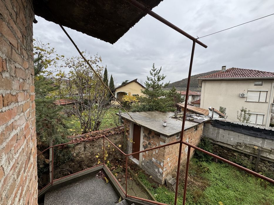 Къща в Песнопой 1990г./тухла/на главен път