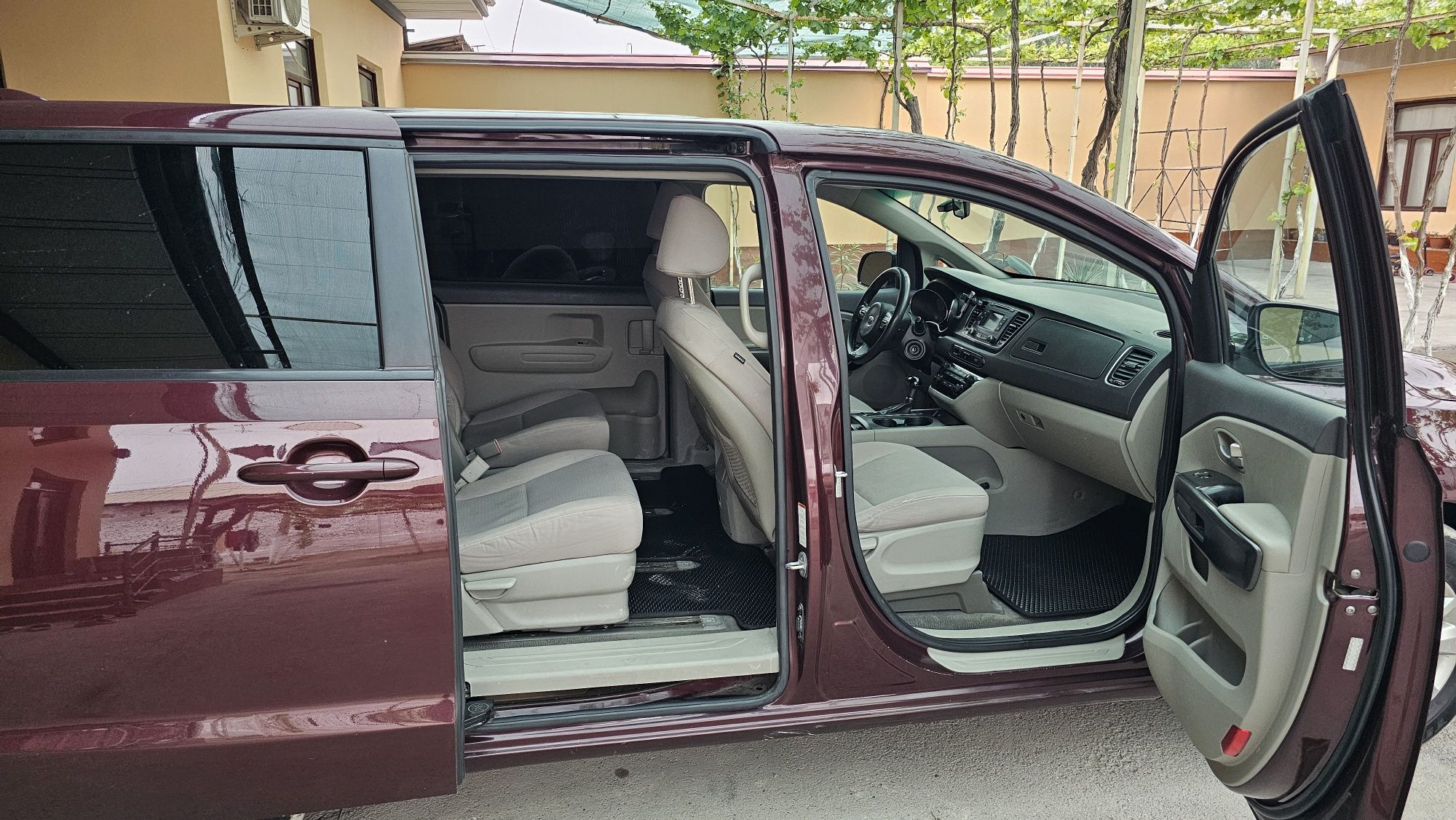 Kia sedona 2017 benzin-gaz